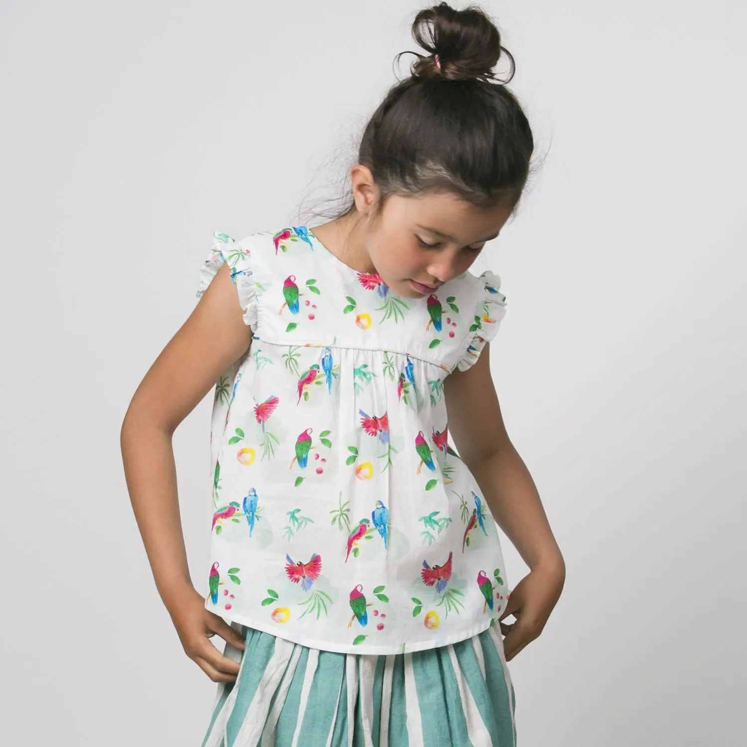 bluse_santa_aermellos_mit_papageienmuster_2 Bluse Santa, ärmellos mit Papageienmuster