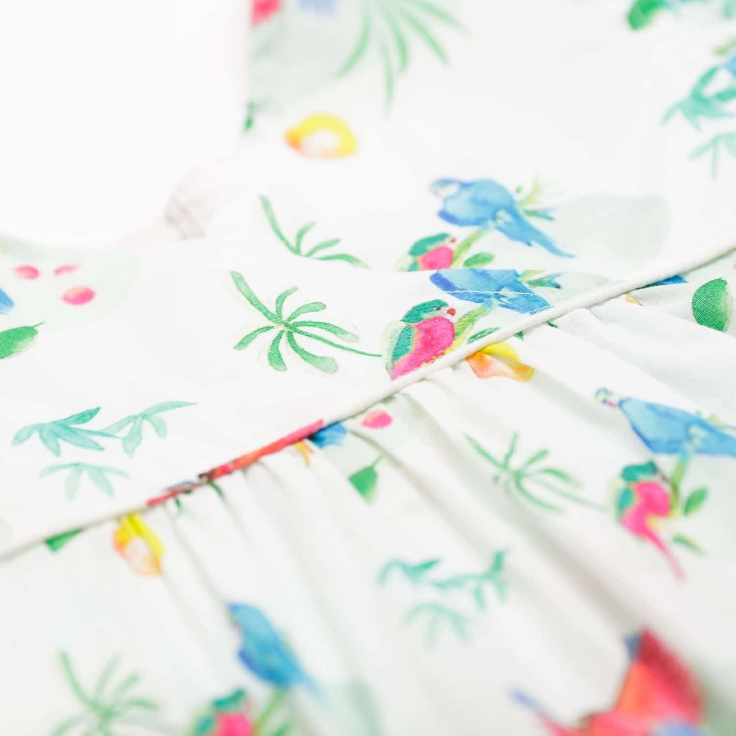 Bluse Santa, ärmellos mit Papageienmuster