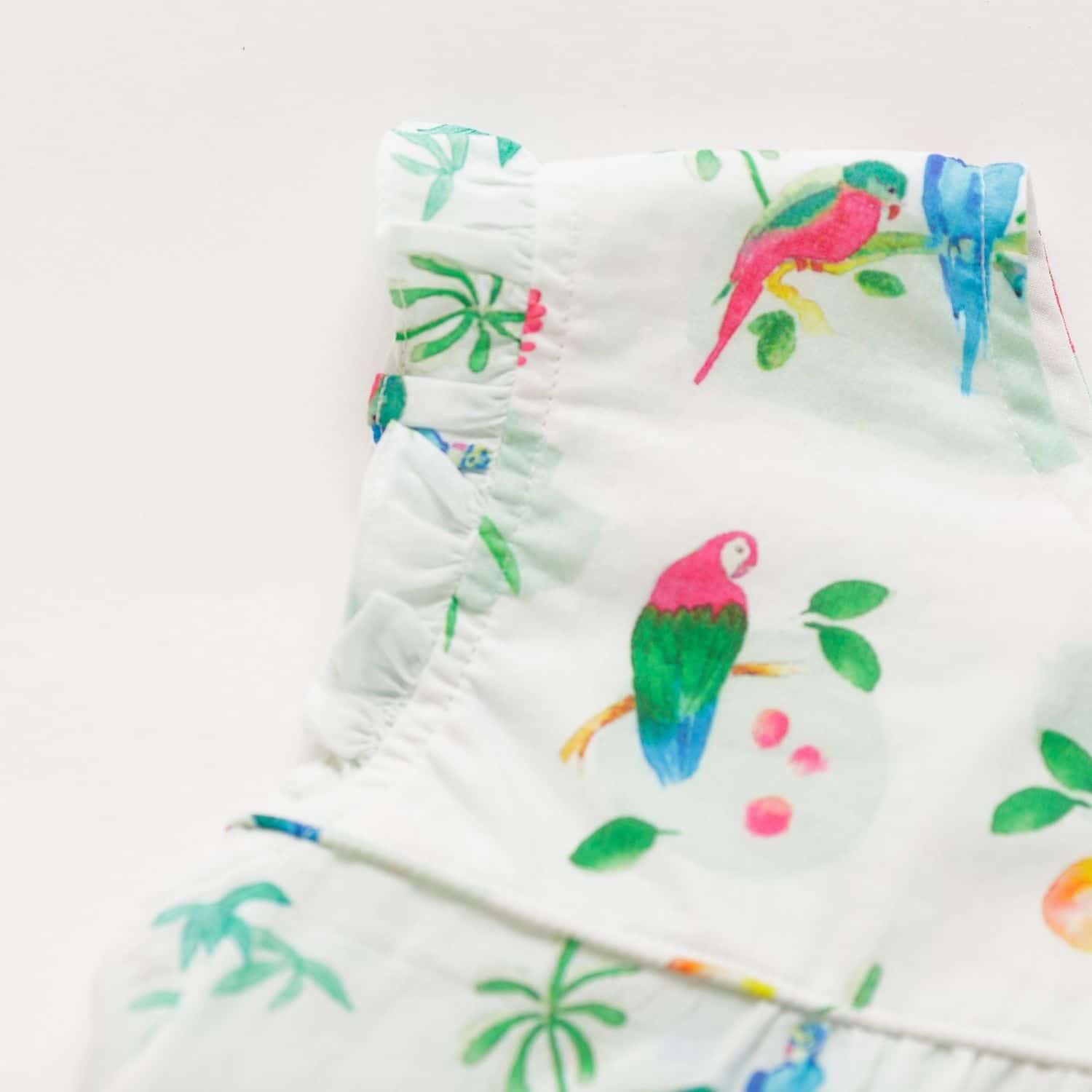 Bluse Santa, ärmellos mit Papageienmuster