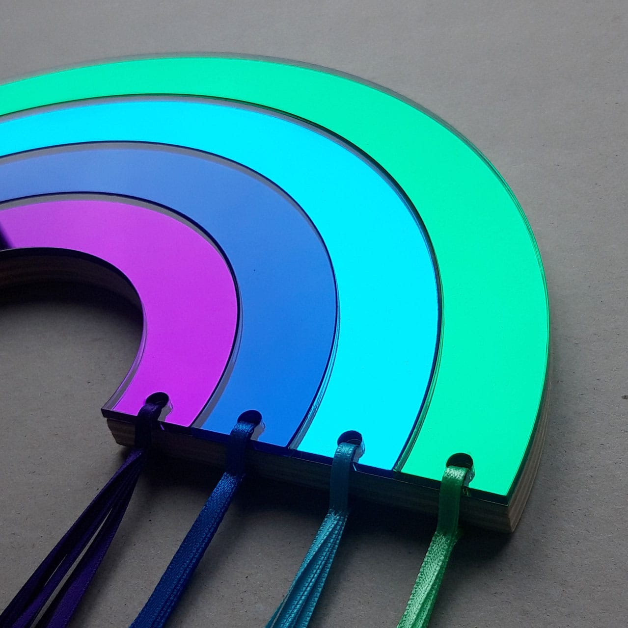 litte_planet_regenbogenspiegel_blau_töne_detail