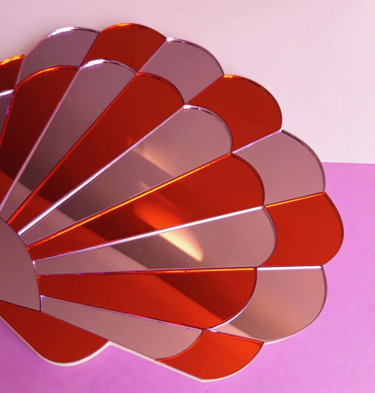 little_planet_spiegelmuschel_rot_pink_detail