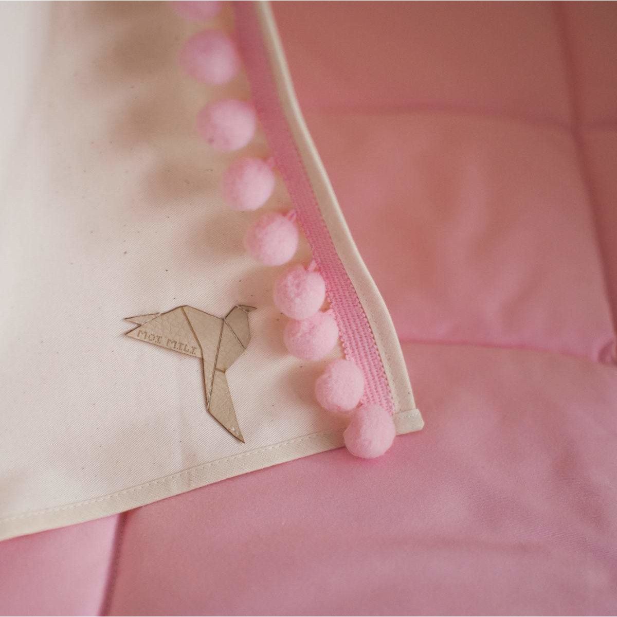 moi_mili_pompomspink_closeup