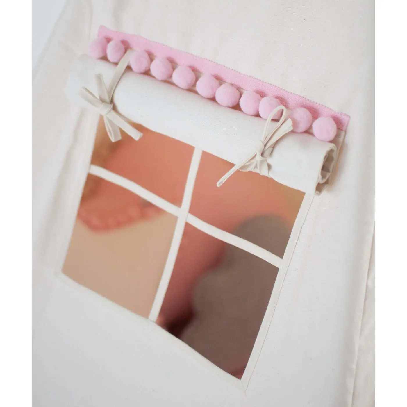 moi_mili_tipi_pompom_pink_fenster