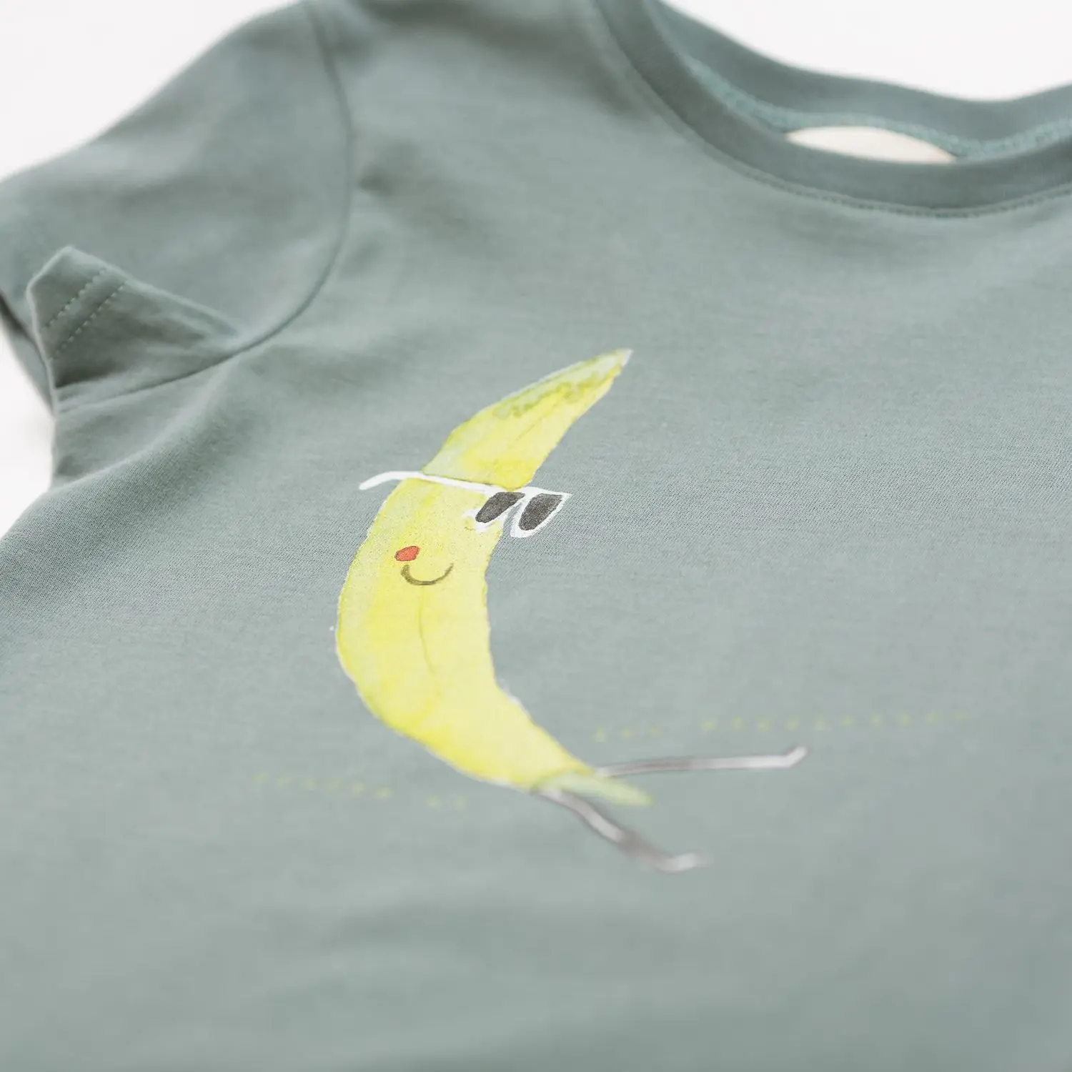 t_shirt_socrate_banane_mit_sonnenbrille_salbeigruen5 T-Shirt Socrate, Banane mit Sonnenbrille, salbeigrün