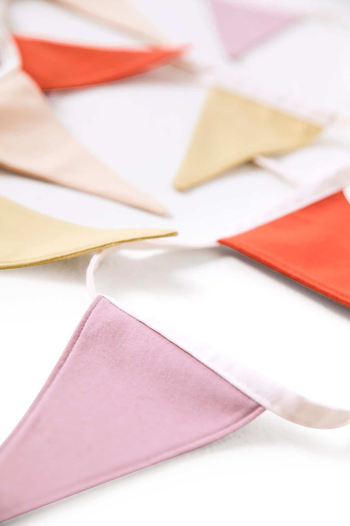 1000554-Bunting-yellow_pink_2 Wimpelgirlande lila 2,9m