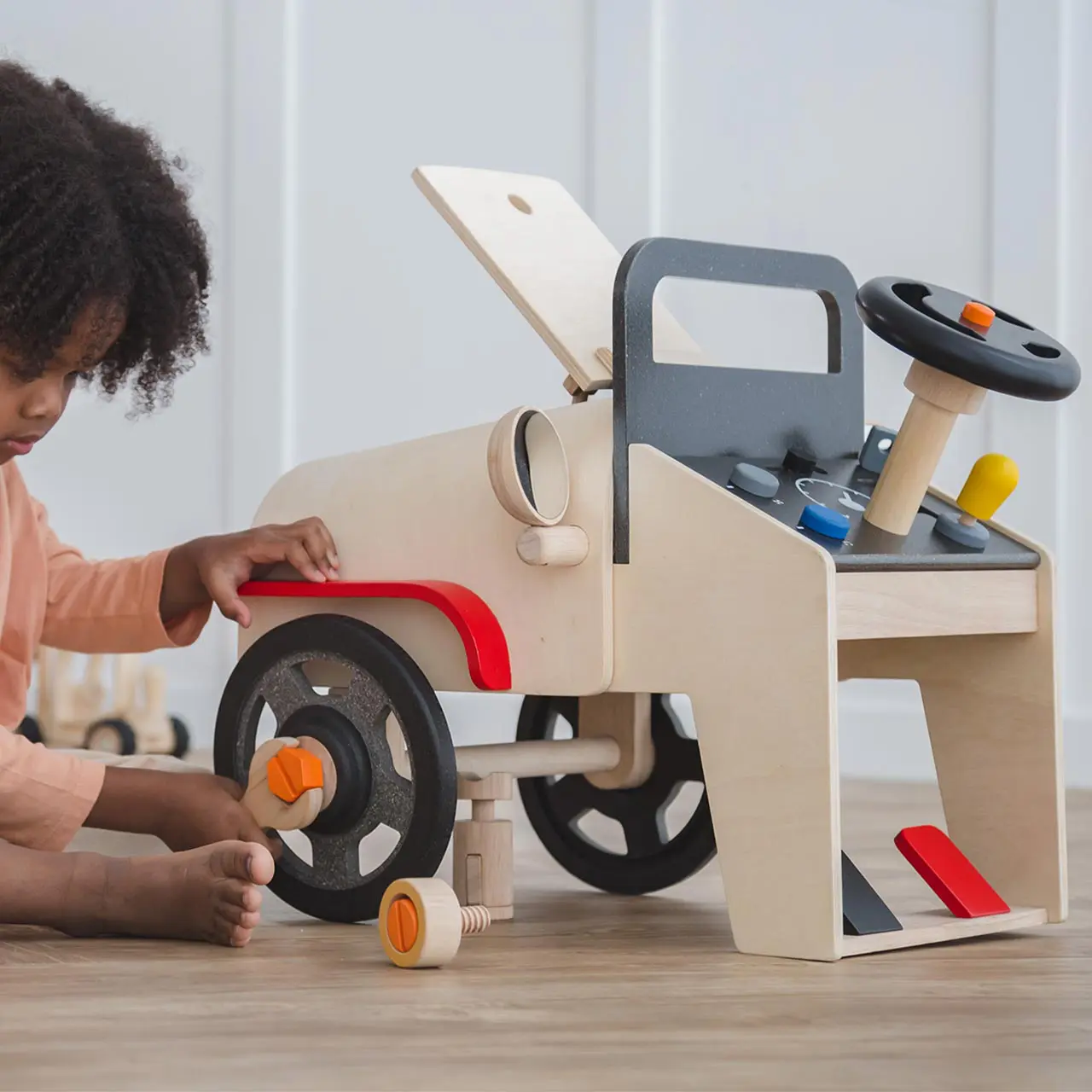 tolle-geschenkidee-plantoys-spielzeug-auto-mechaniker-rollenspiel