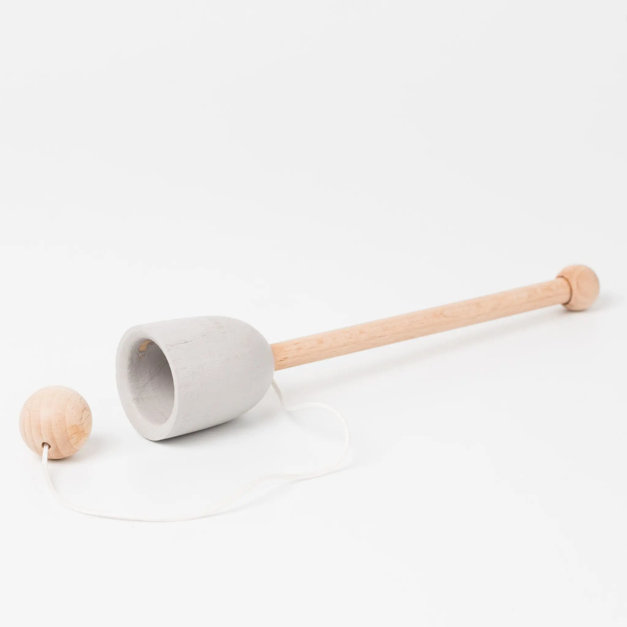meandmini_boliche-de-madera-gris