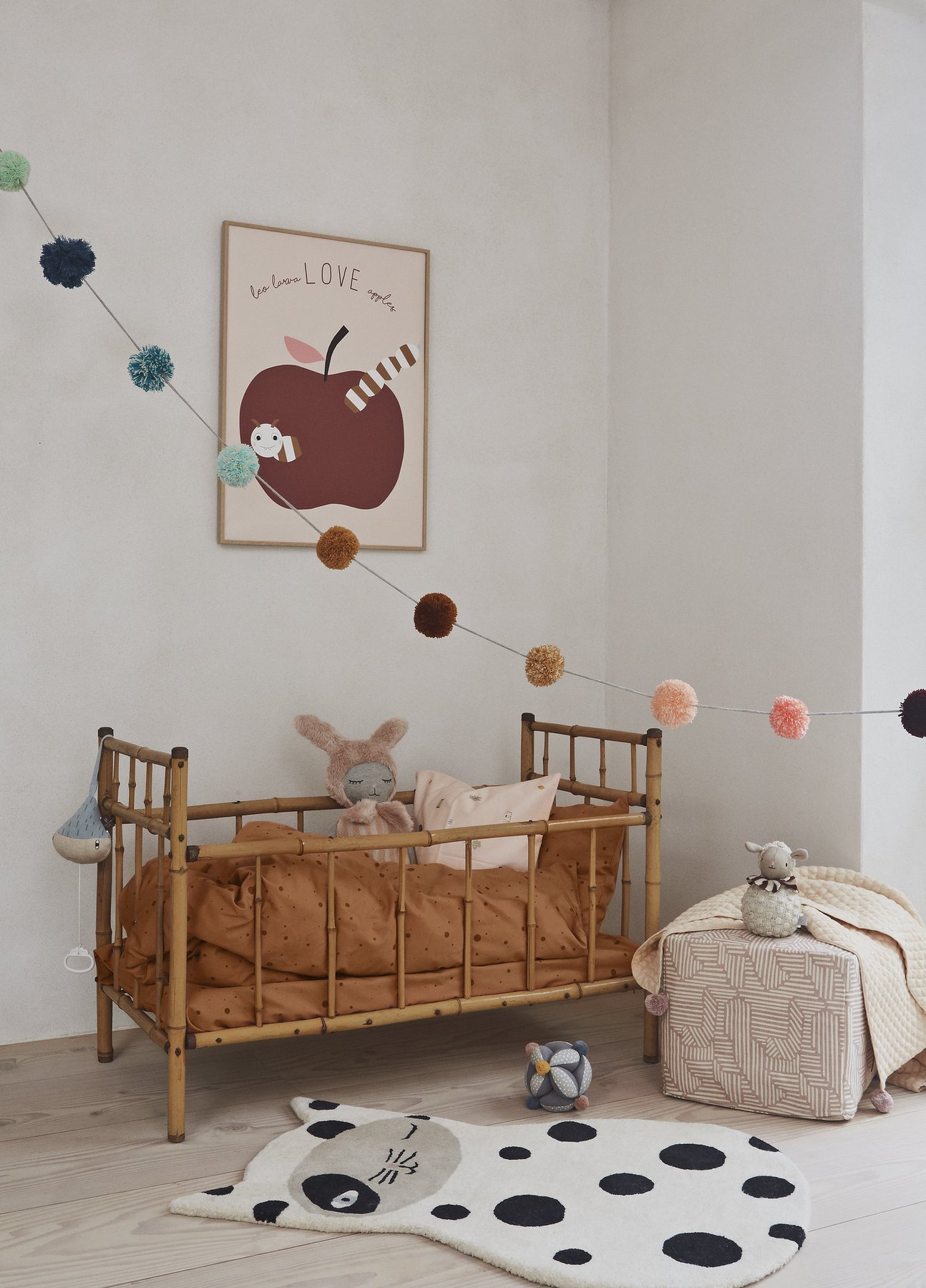 oyoy_Pom_Pom_Garlander-Accessories_-_Kids-1100848-908_Multi-1_1294x1800