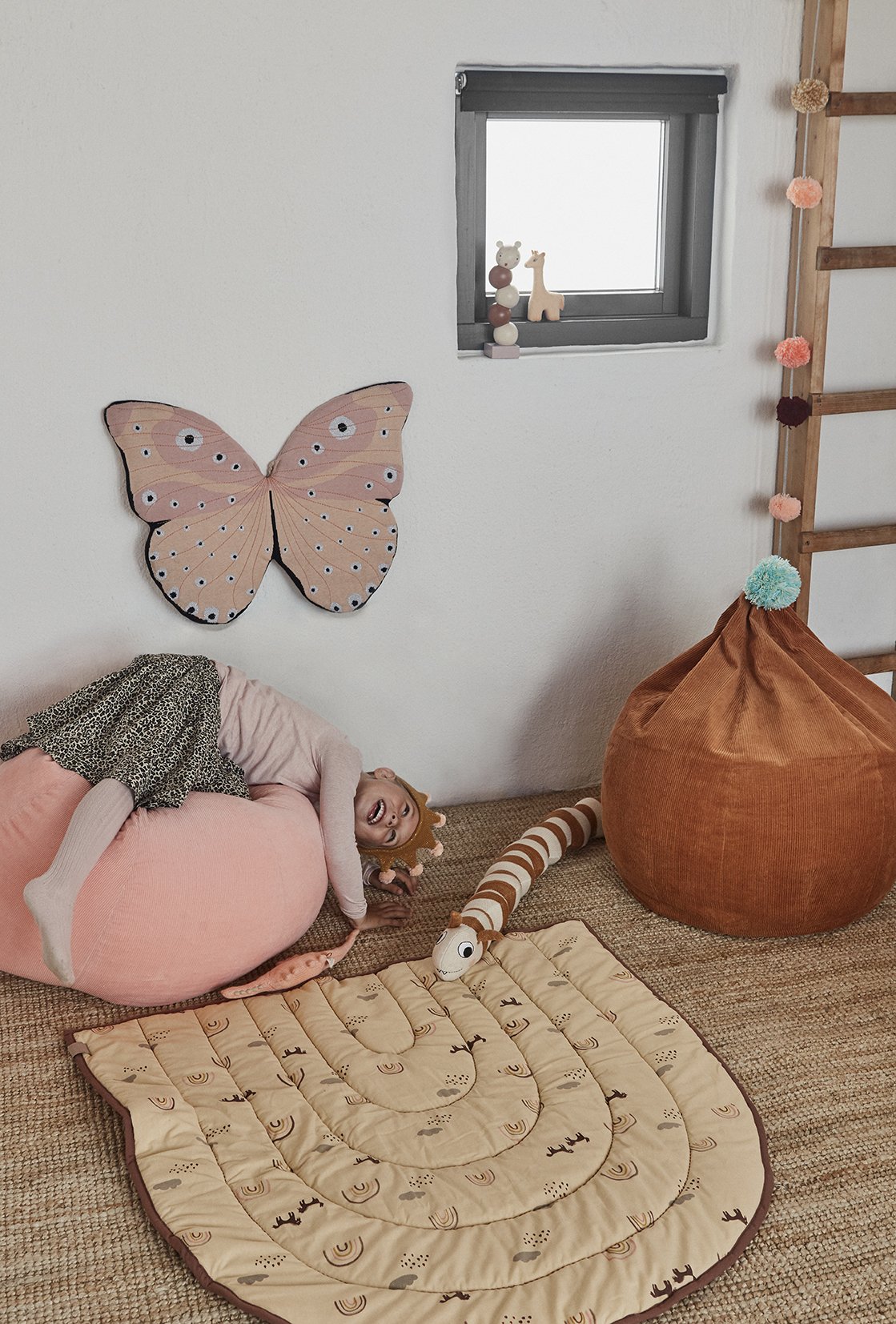oyoy_Pom_Pom_Garlander-Accessories_-_Kids-1100848-908_Multi-2_1119x1654