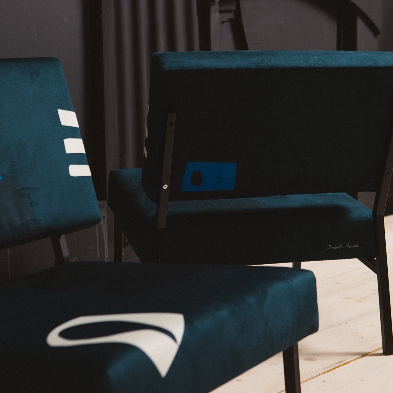 Babelbrune_FAUTEUILBABYLONEBLUE1