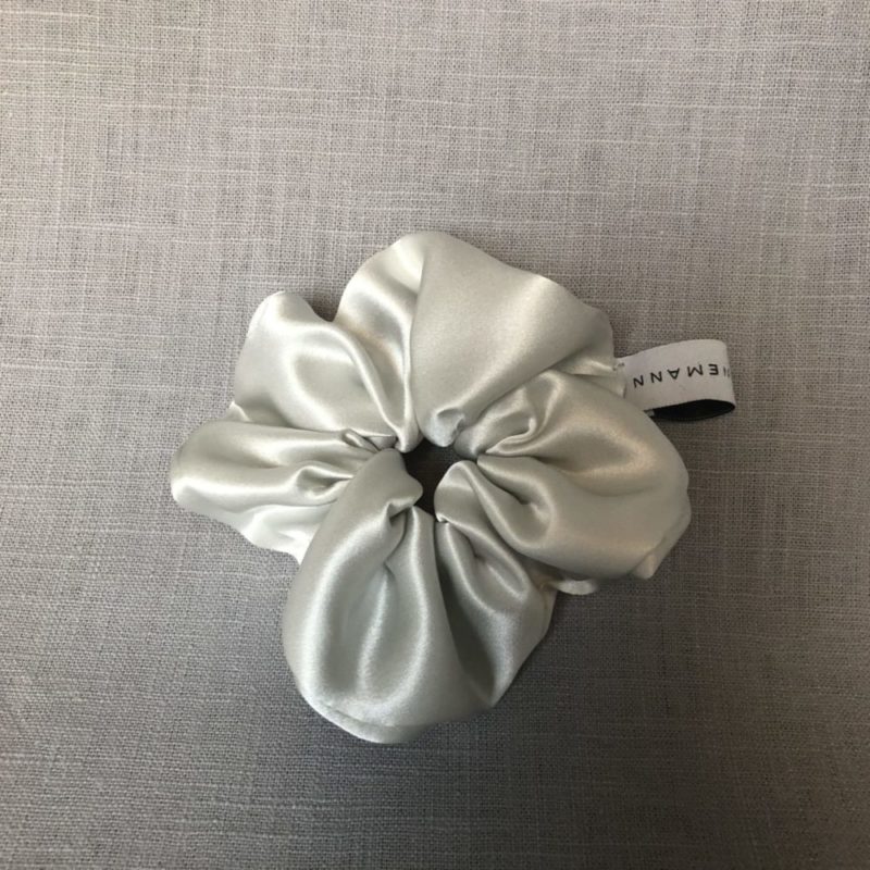 Scrunchie Satin Eisgrau