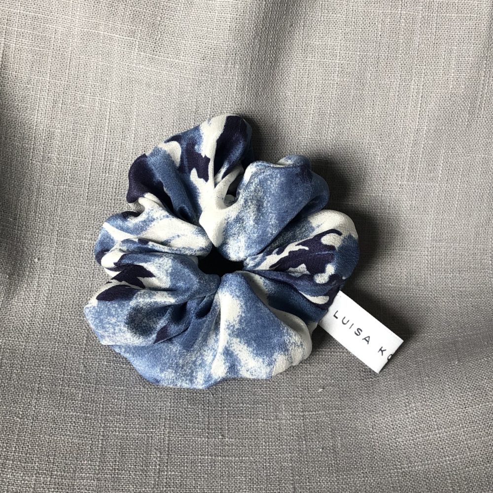 luisa_konemann_scrunchie_bluebatique