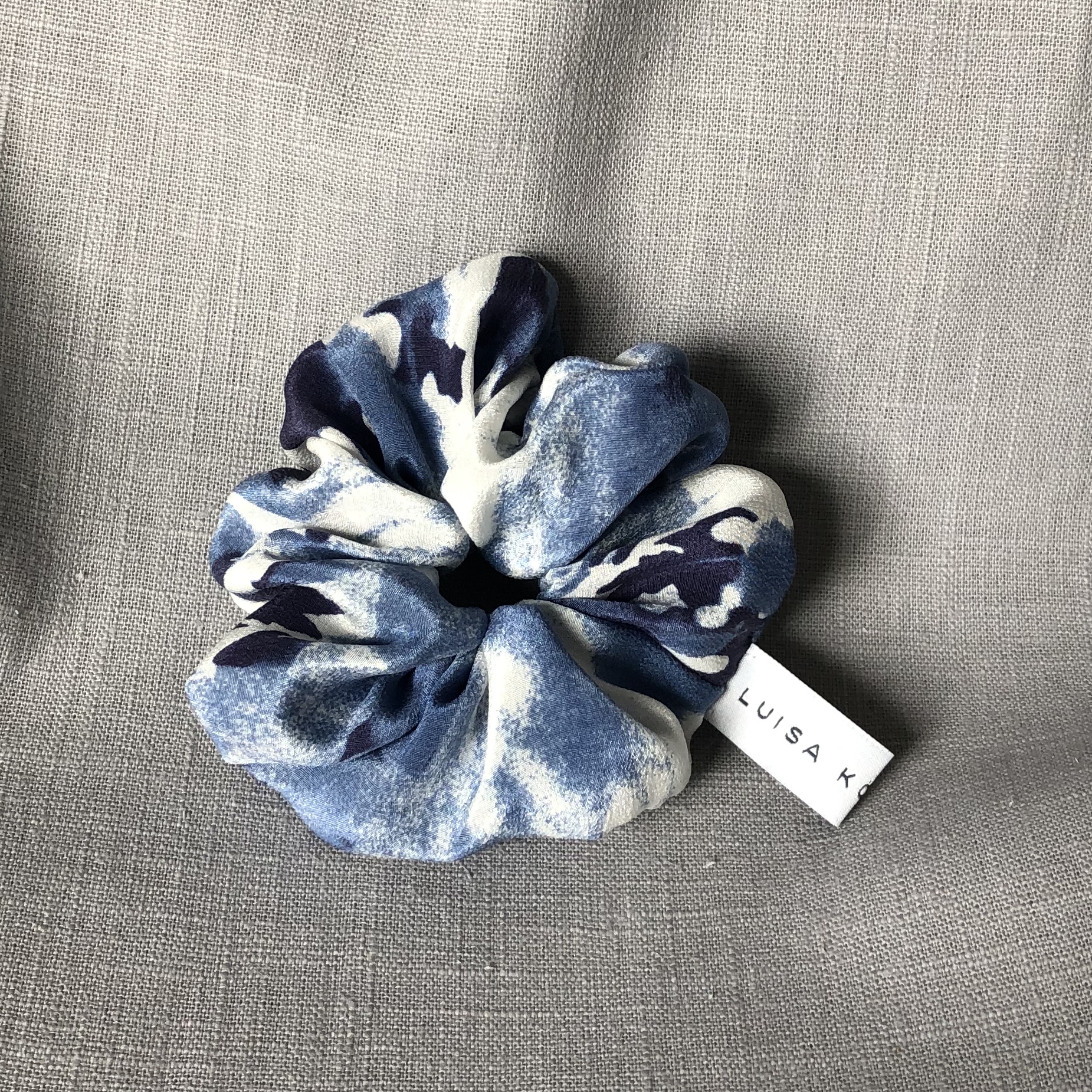 luisa_konemann_scrunchie_bluebatique