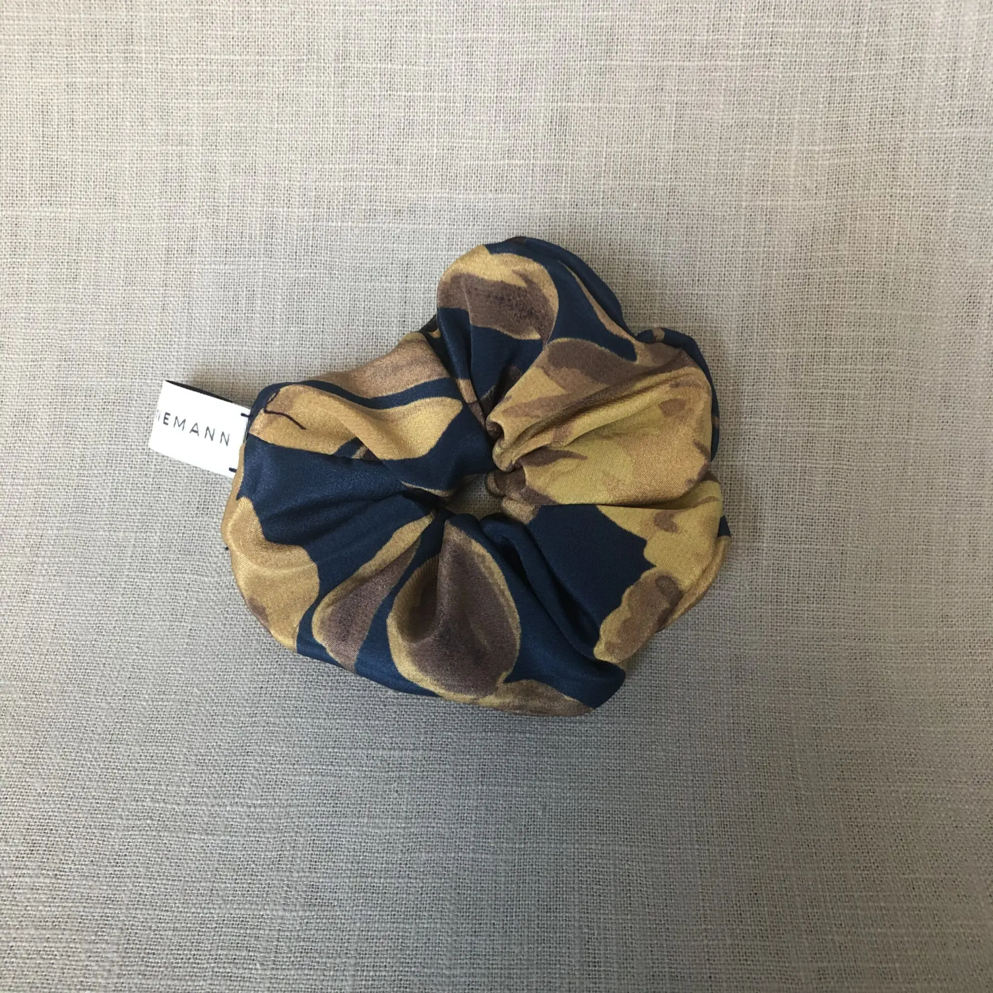 luisa_konemann_scrunchie_fleur