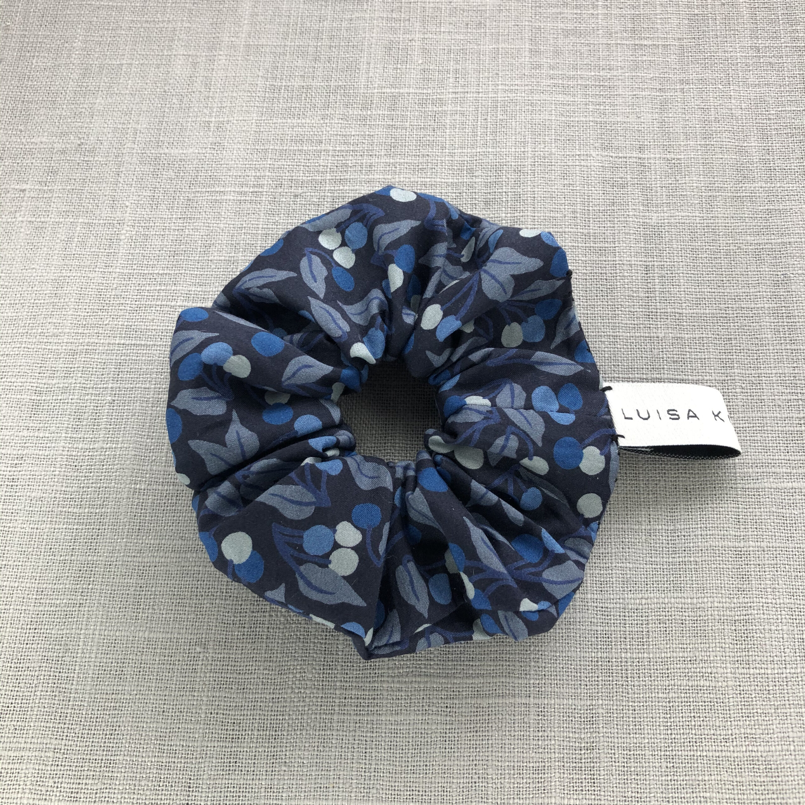 luisa_koenemann_Kinder_Scrunchie_Blueberry