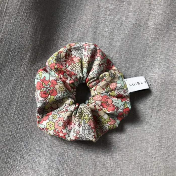 luisa_koenemann_Kinder_Scrunchie_Strawberry