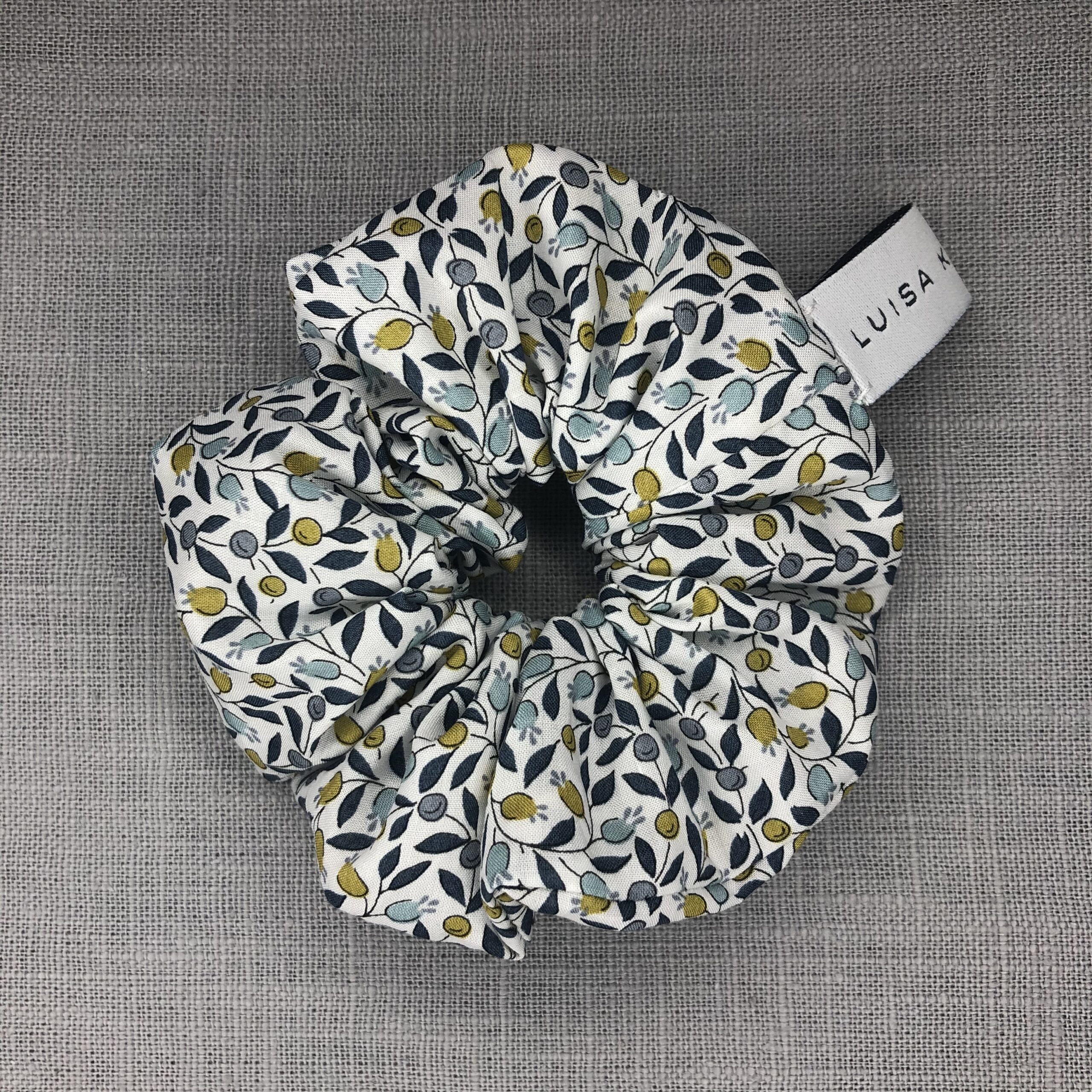 luisa_koenemann_Kinder_Scrunchie_Yellow_Olive