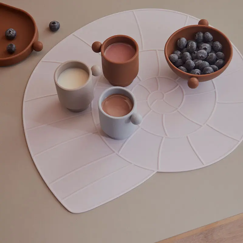 oyoy-kinder-schuessel-set-inka-aus-silikon-in-rosa-und-karamell-2-tlg.-image_1
