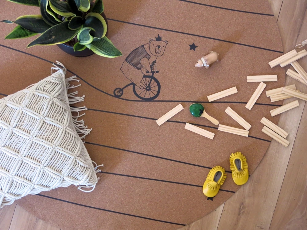 rooga-round-bear-on-wire-cork-rug_2