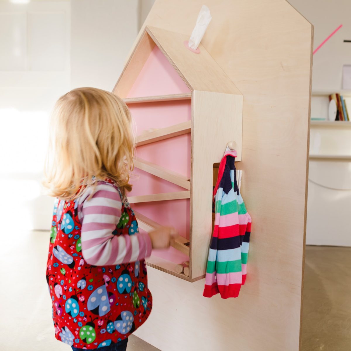 Parcours Kinderregal mit Spielfunktion, Natur & Rosé