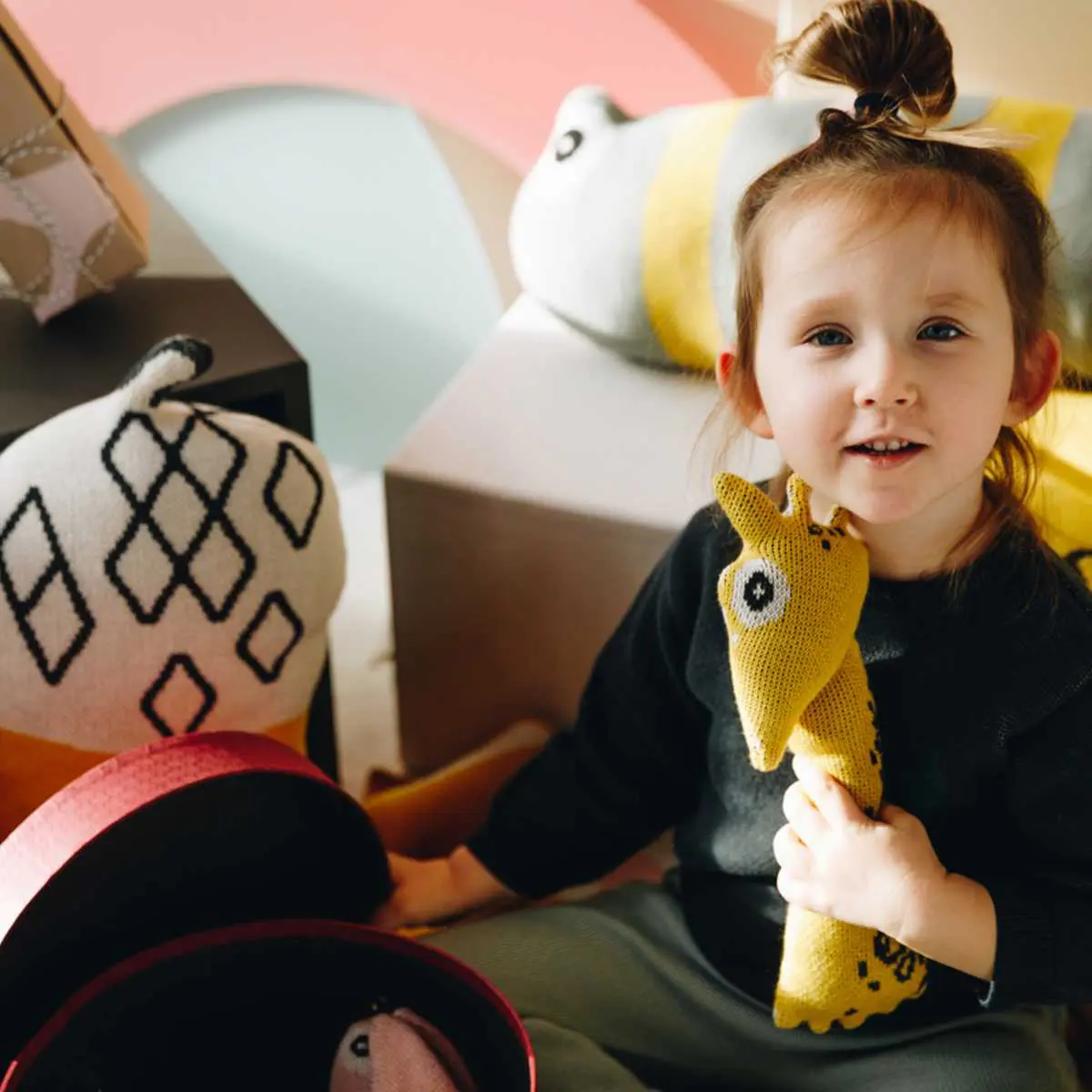 Nordic-lemon-girl-holding-giraffe-toy
