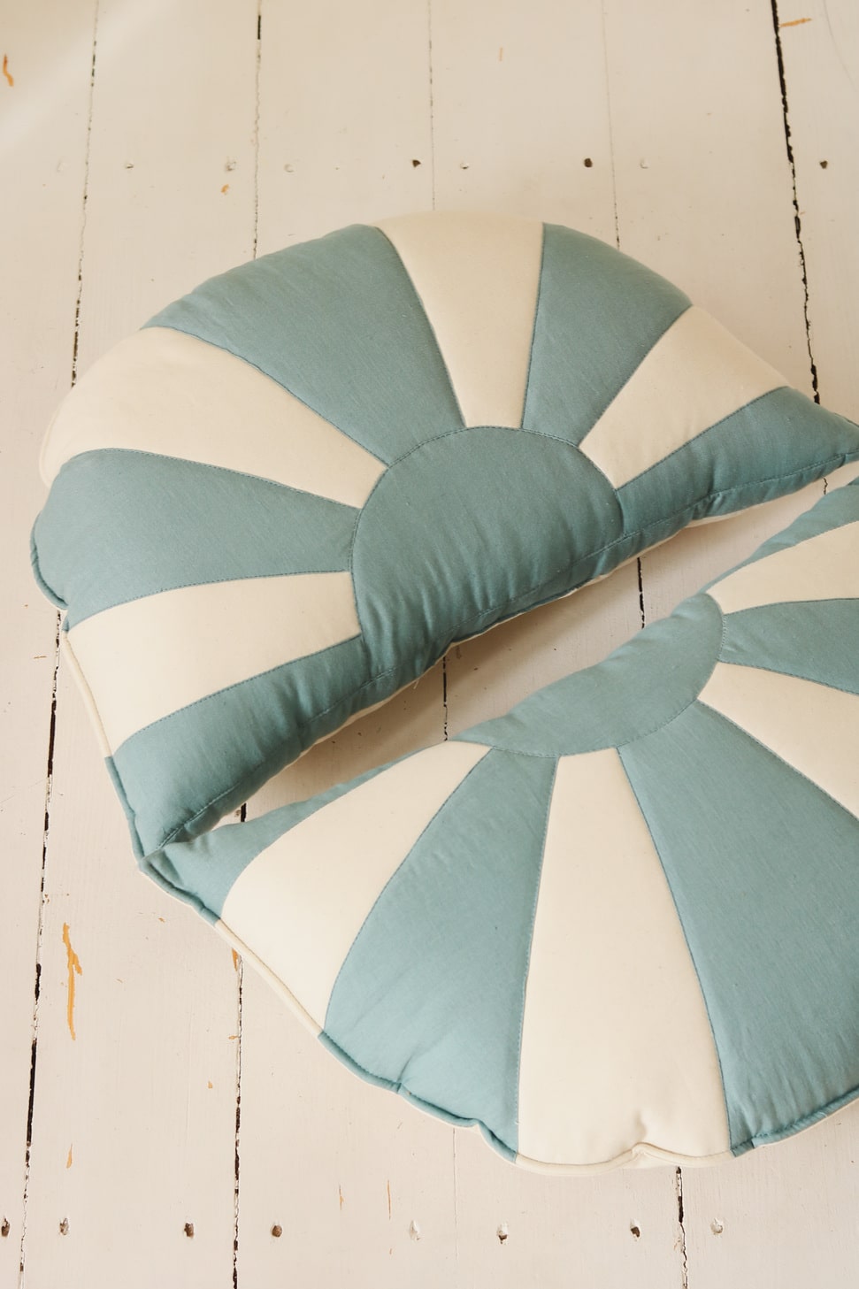 Waves_at_the_Ocean_Beach-decorative-sun-cushion-moimili (1)