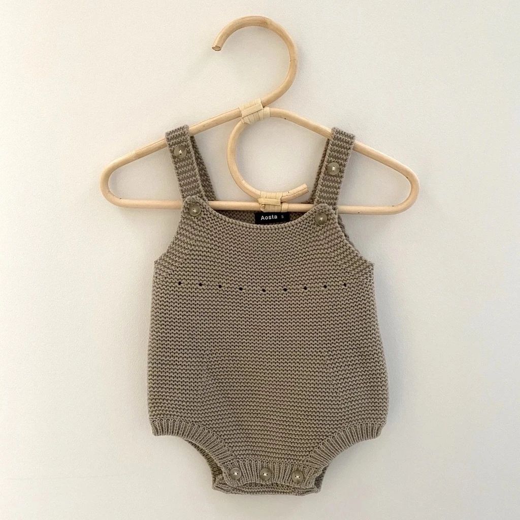 Kinderkleiderbügel aus Rattan