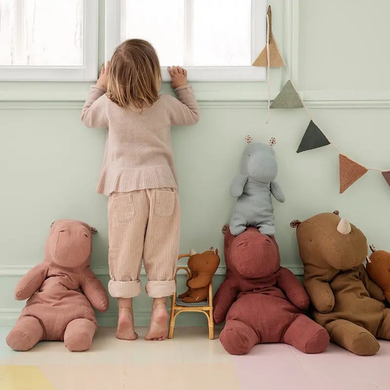 maileg-kuscheltier-safari-friends-hippo-rosa-54-cm-2