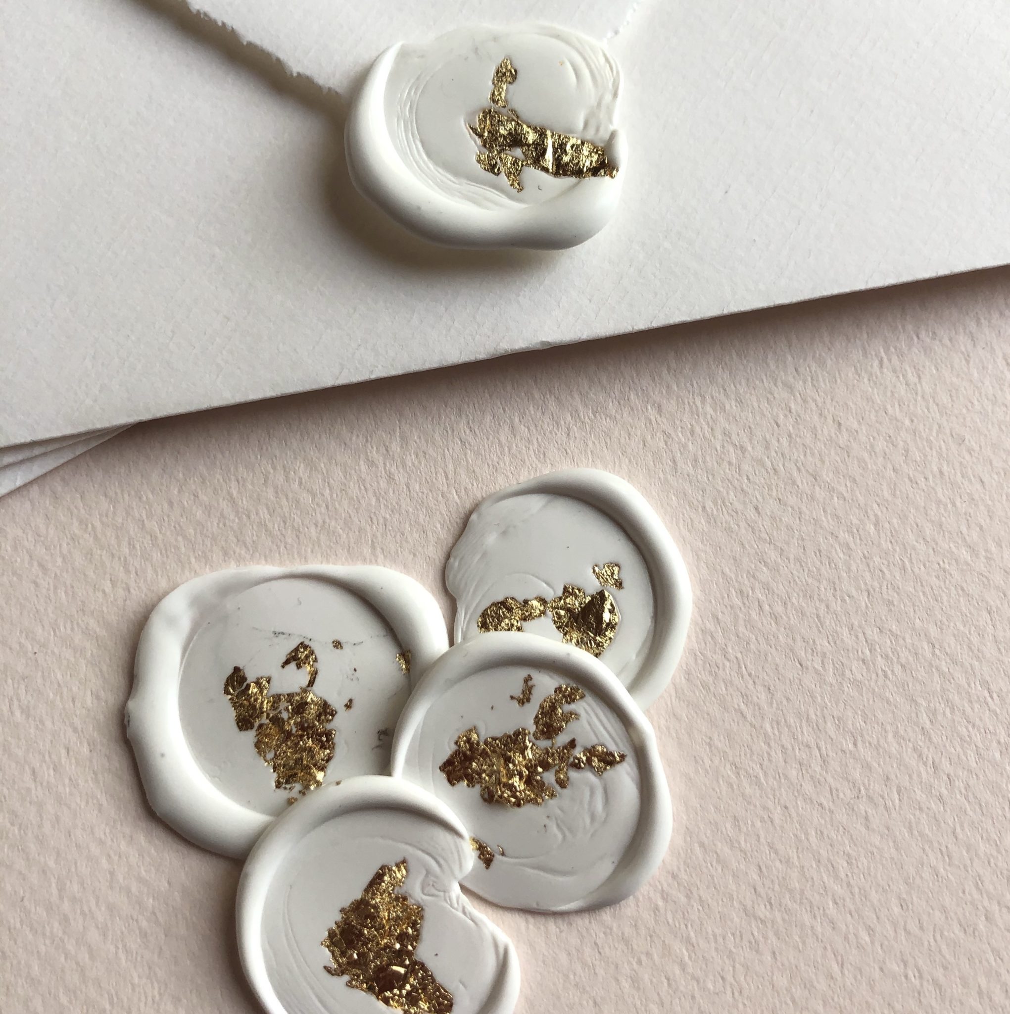 schoenesauspapaier_siegelstempel_goldflitter