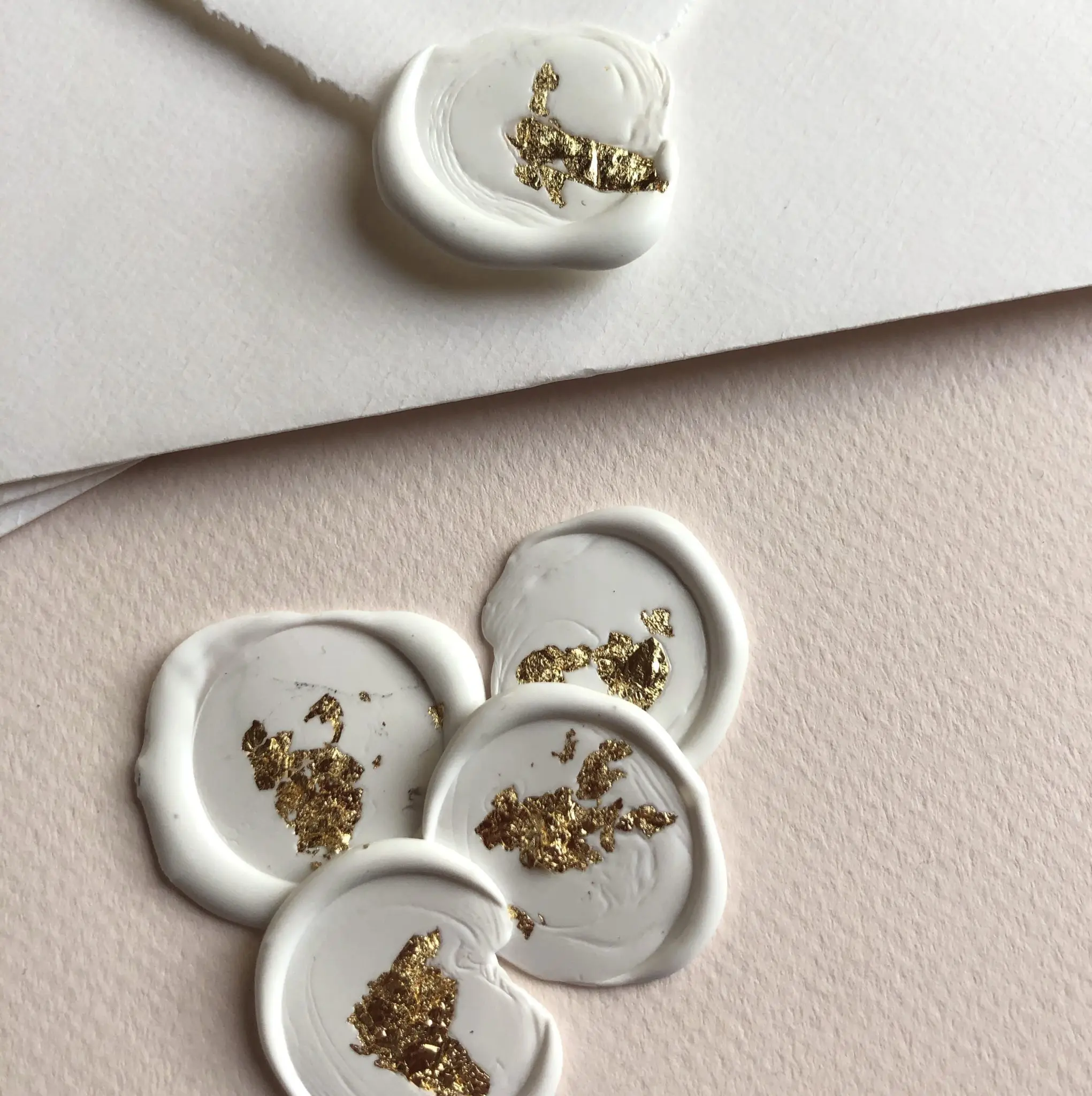 schoenesauspapaier_siegelstempel_goldflitter
