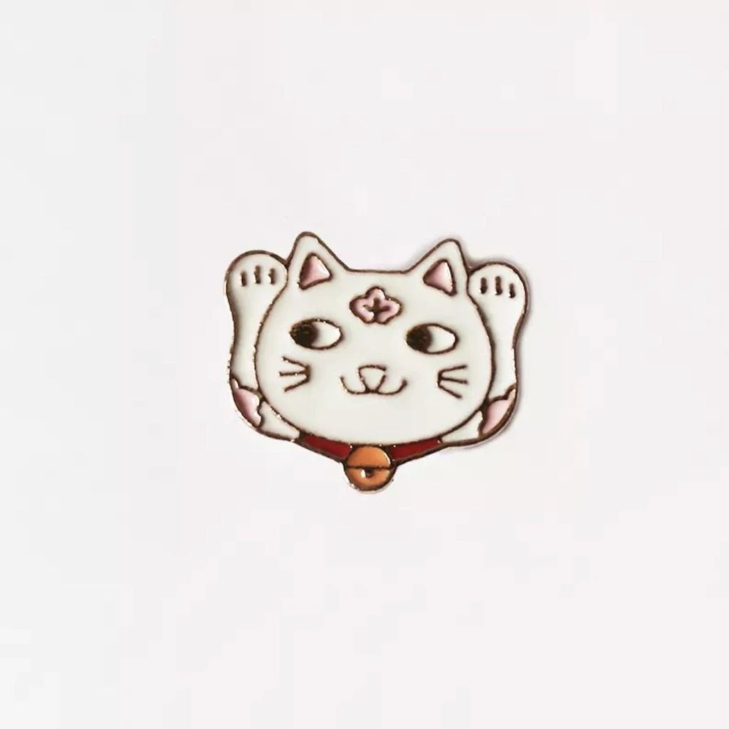 Lucky Cat Emaille Pin