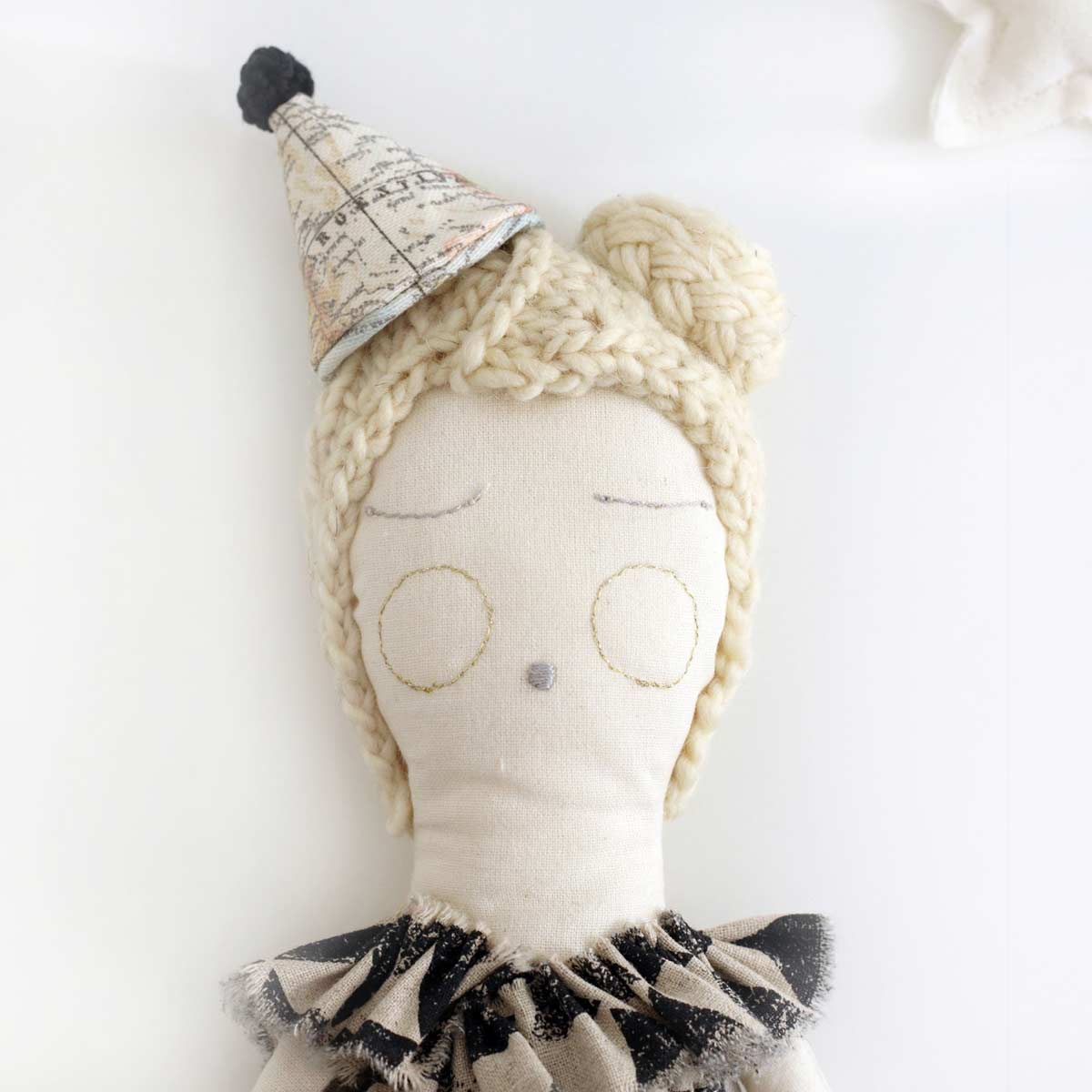 Puppe mit Party Hut, Blond