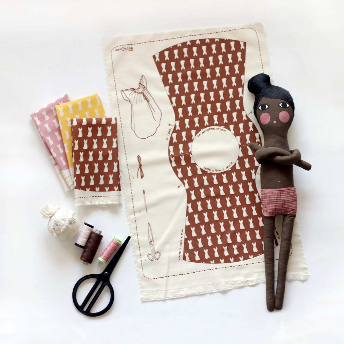 Puppe mit DIY-Kleid, Braun