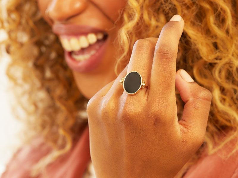 Personalisierter Emaille Flip Ring in 18kt Vergoldung
