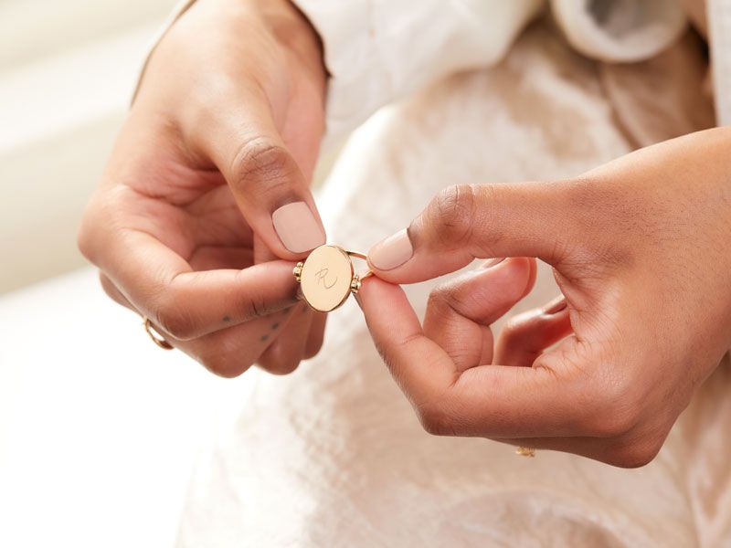 Personalisierter Emaille Flip Ring in 18kt Vergoldung