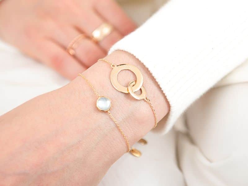 Personalisiertes Armkettchen mit verschlungenen Ringen in 18kt Rosévergoldung