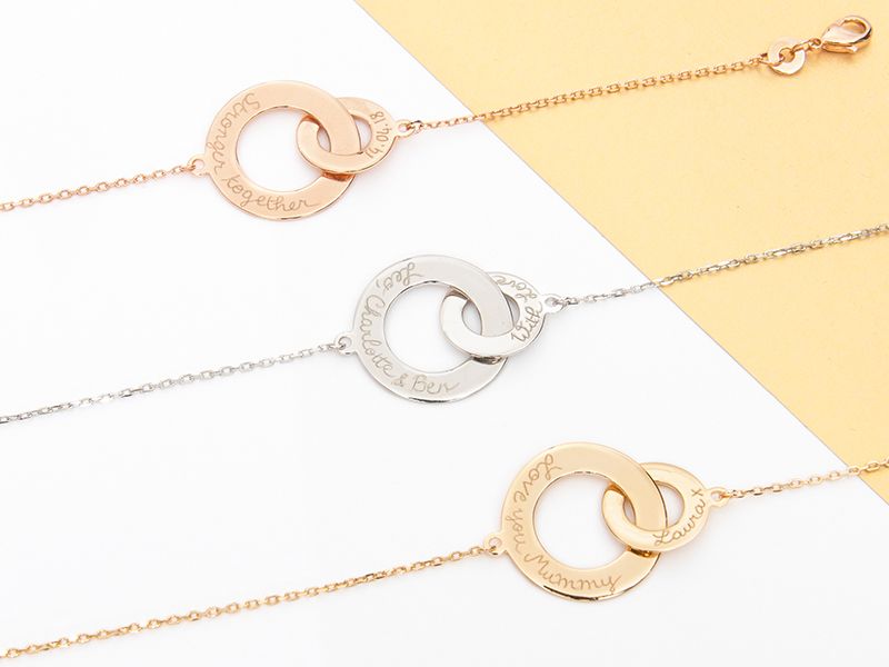 Personalisiertes Armkettchen mit verschlungenen Ringen in 18kt Rosévergoldung