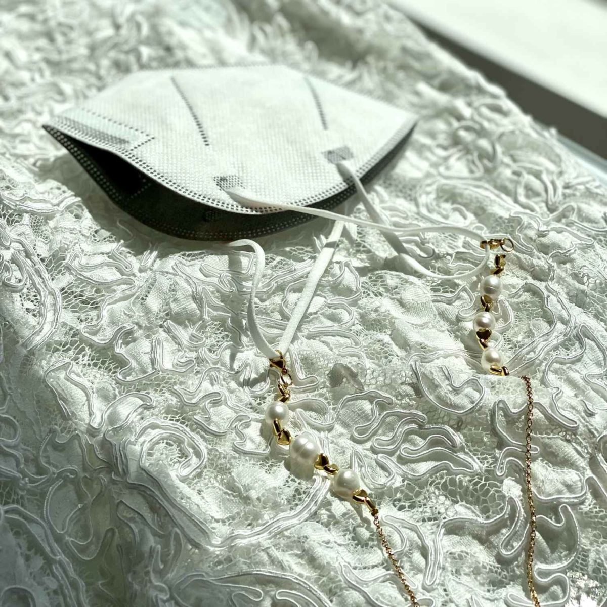 Brillenkette Süßwasserperlen, Weiß