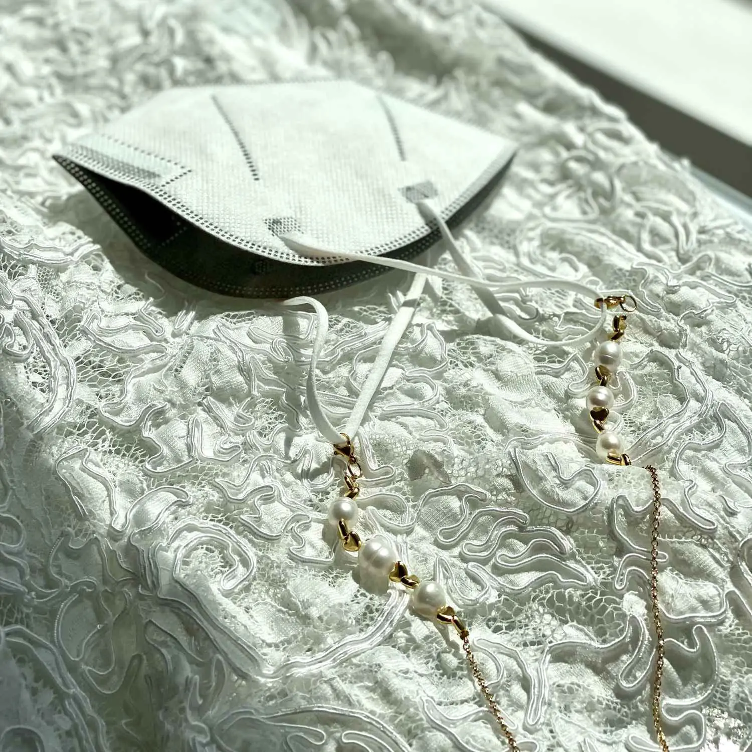 Brillenkette Süßwasserperlen, Weiß