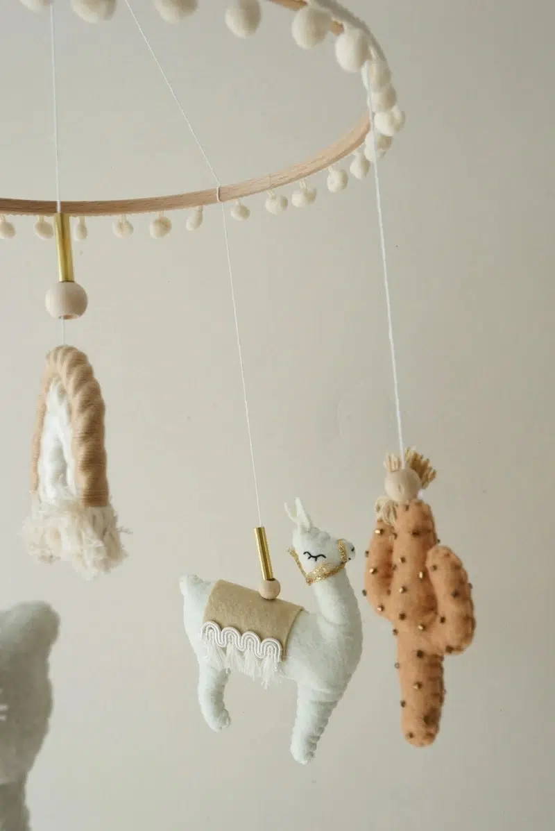 Moonchild_Lama-Boho-Mobile_Beige_3_ed