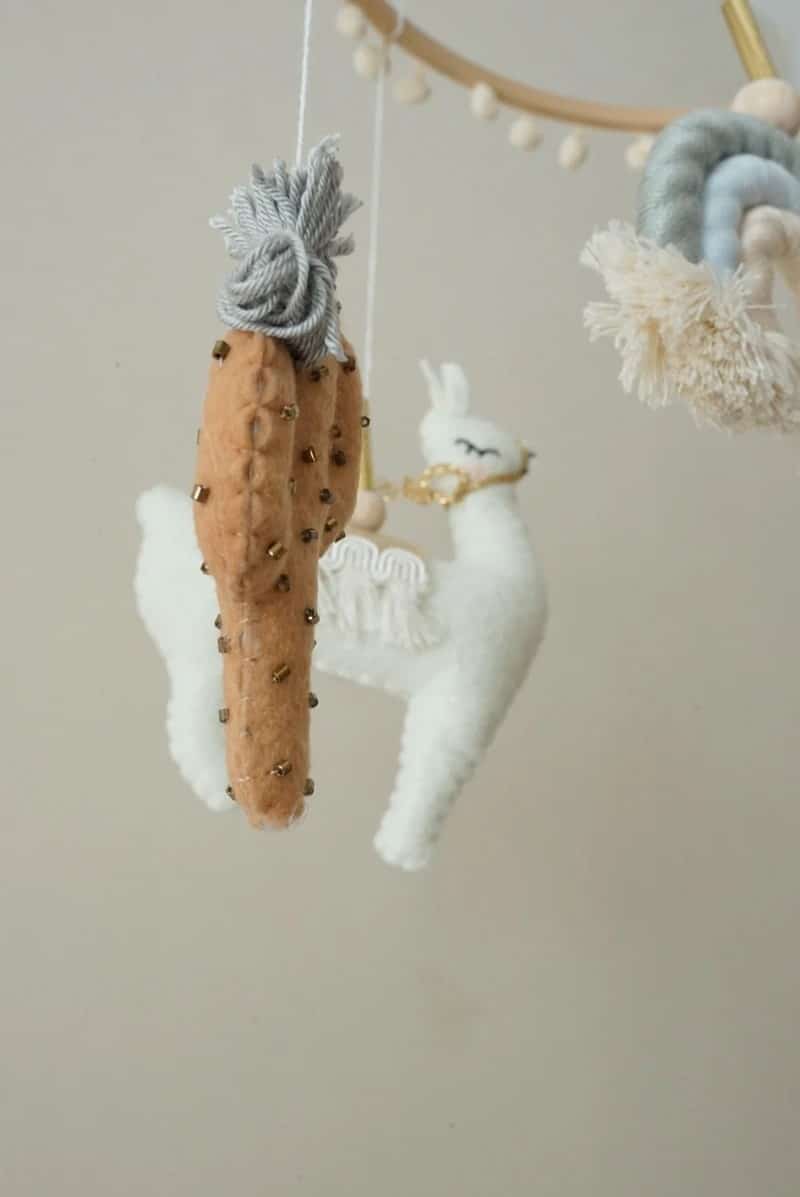 Lama Boho Mobile "Grau"
