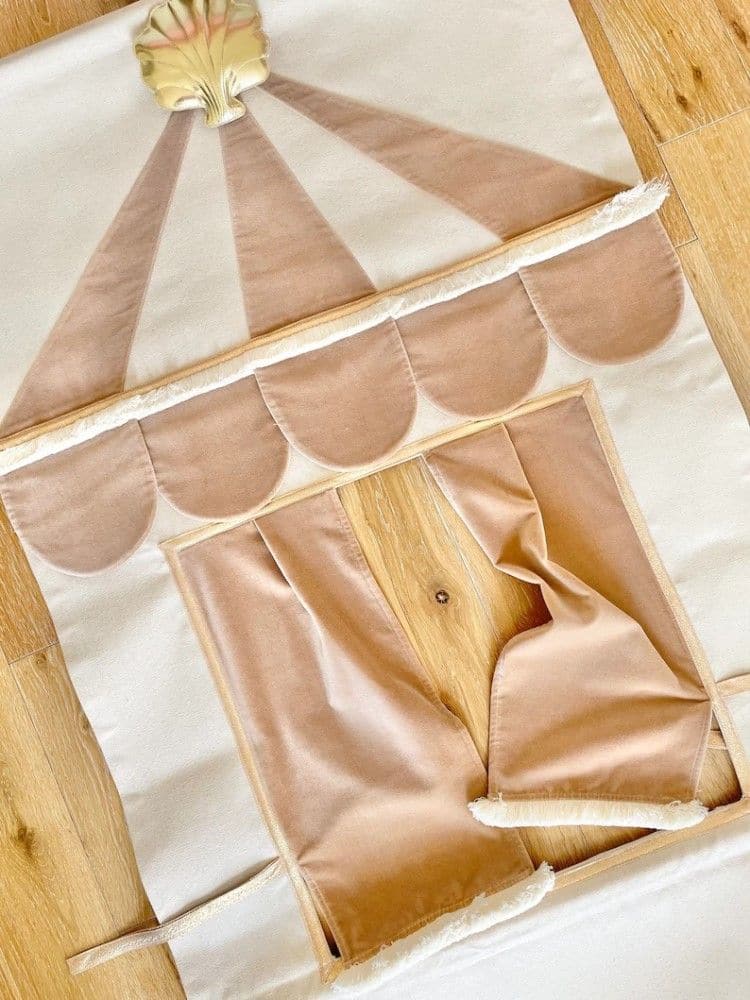 Theater, Taupe