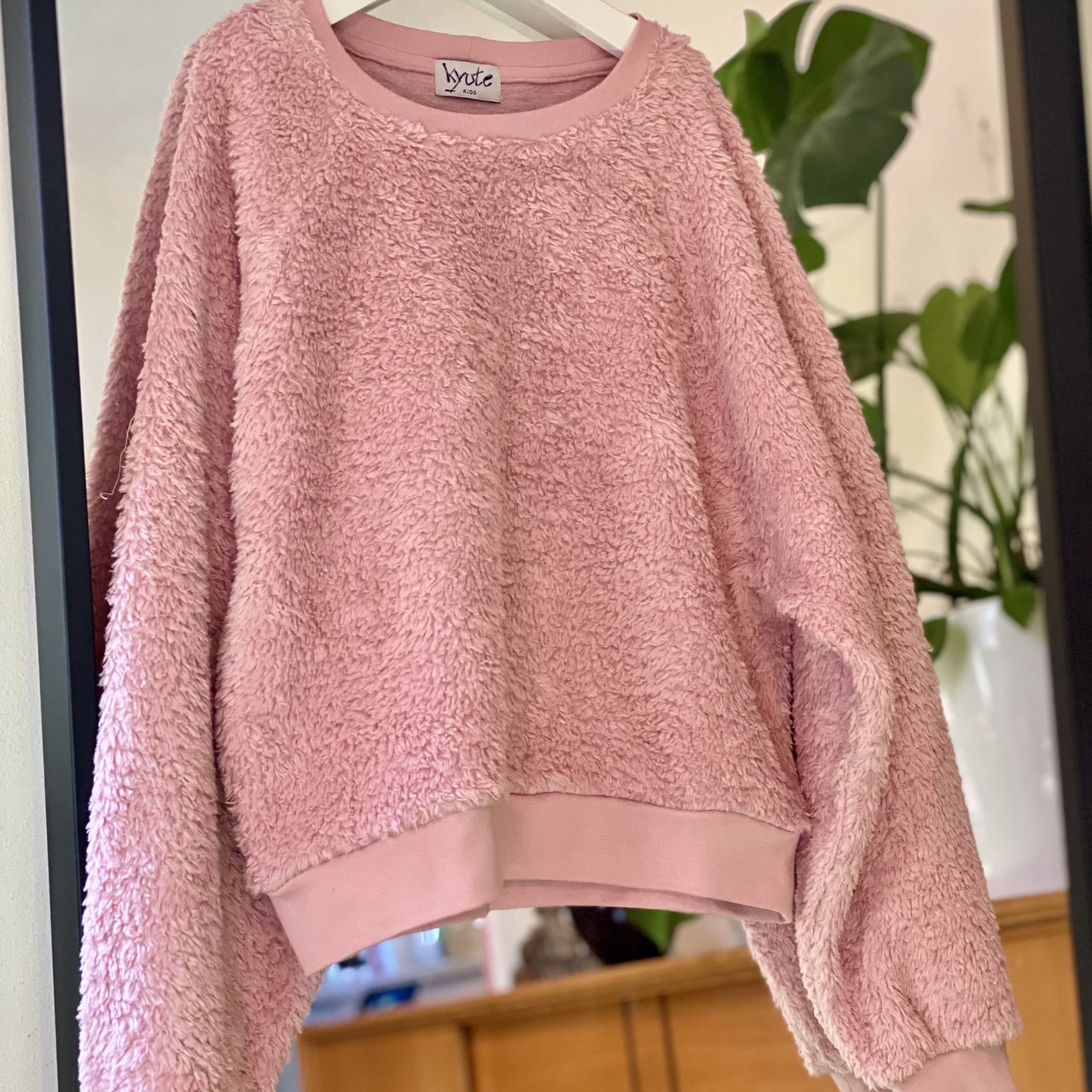 Sweater "NABIA ROSE" aus zertifiziertem Bio-Baumwoll-Plüsch