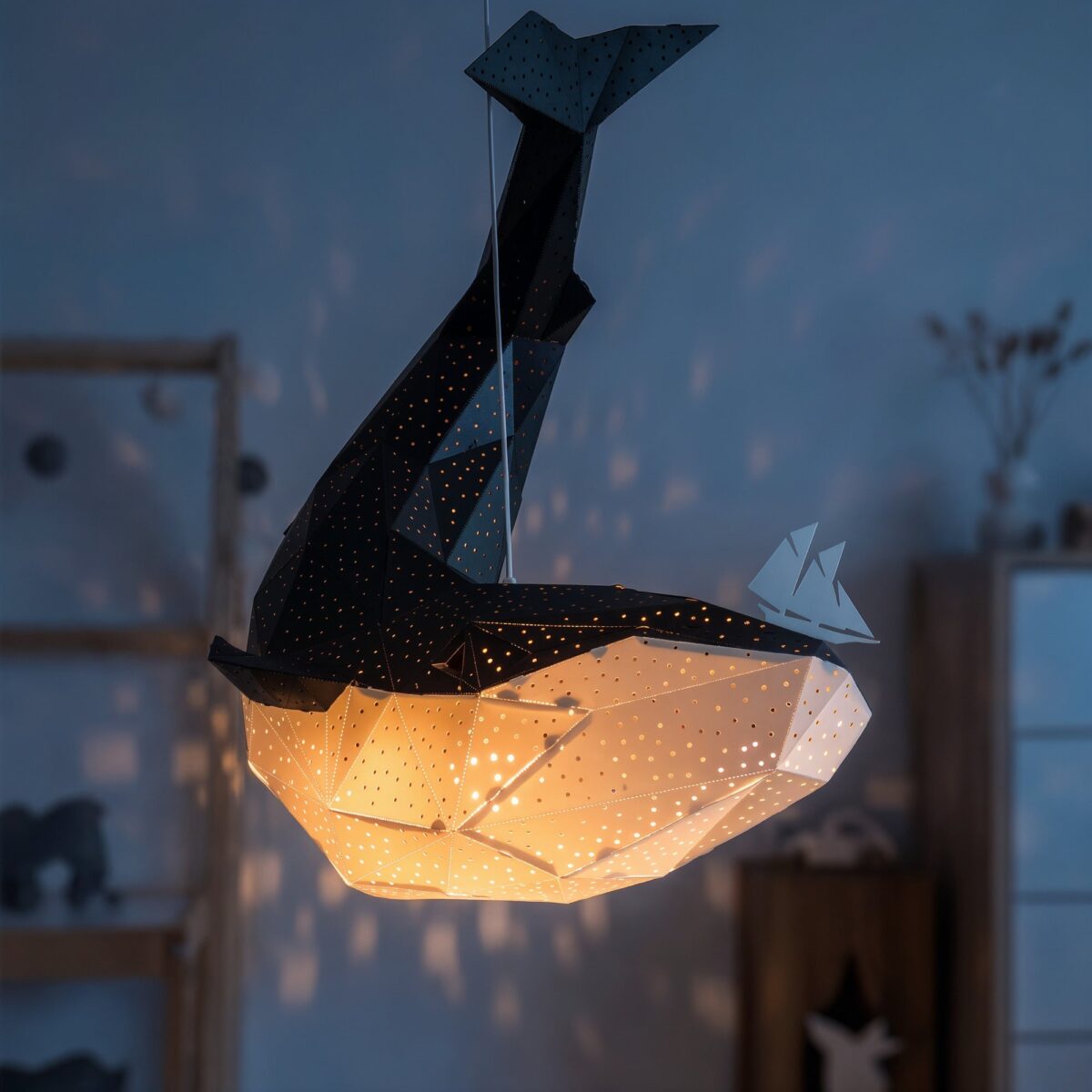 Whale – Wal-Pendelleuchte, Schwarz-Weiß – Produktansicht