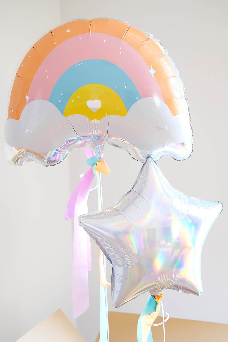 Regenbogen Ballongrüße, mit Helium befüllt