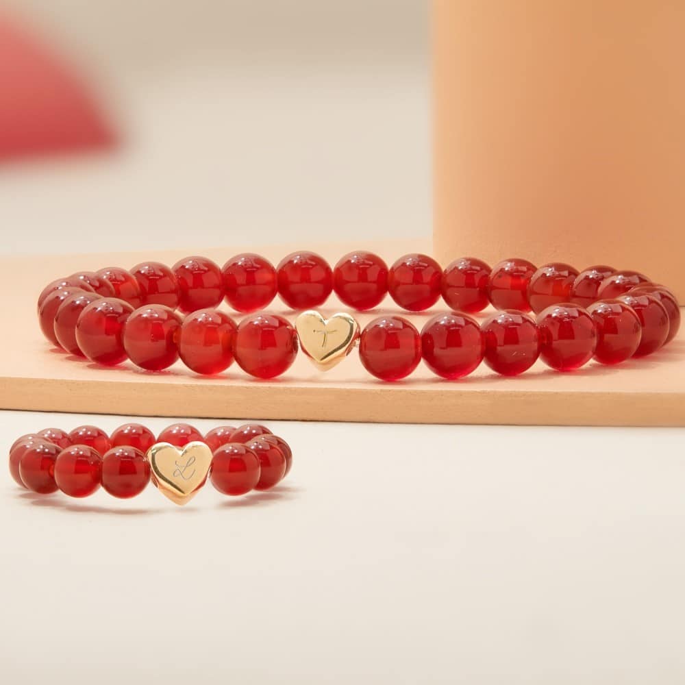 Personalisiertes Halbedelsteinarmband mit herzförmigen Beads in 18kt Vergoldung, Rose