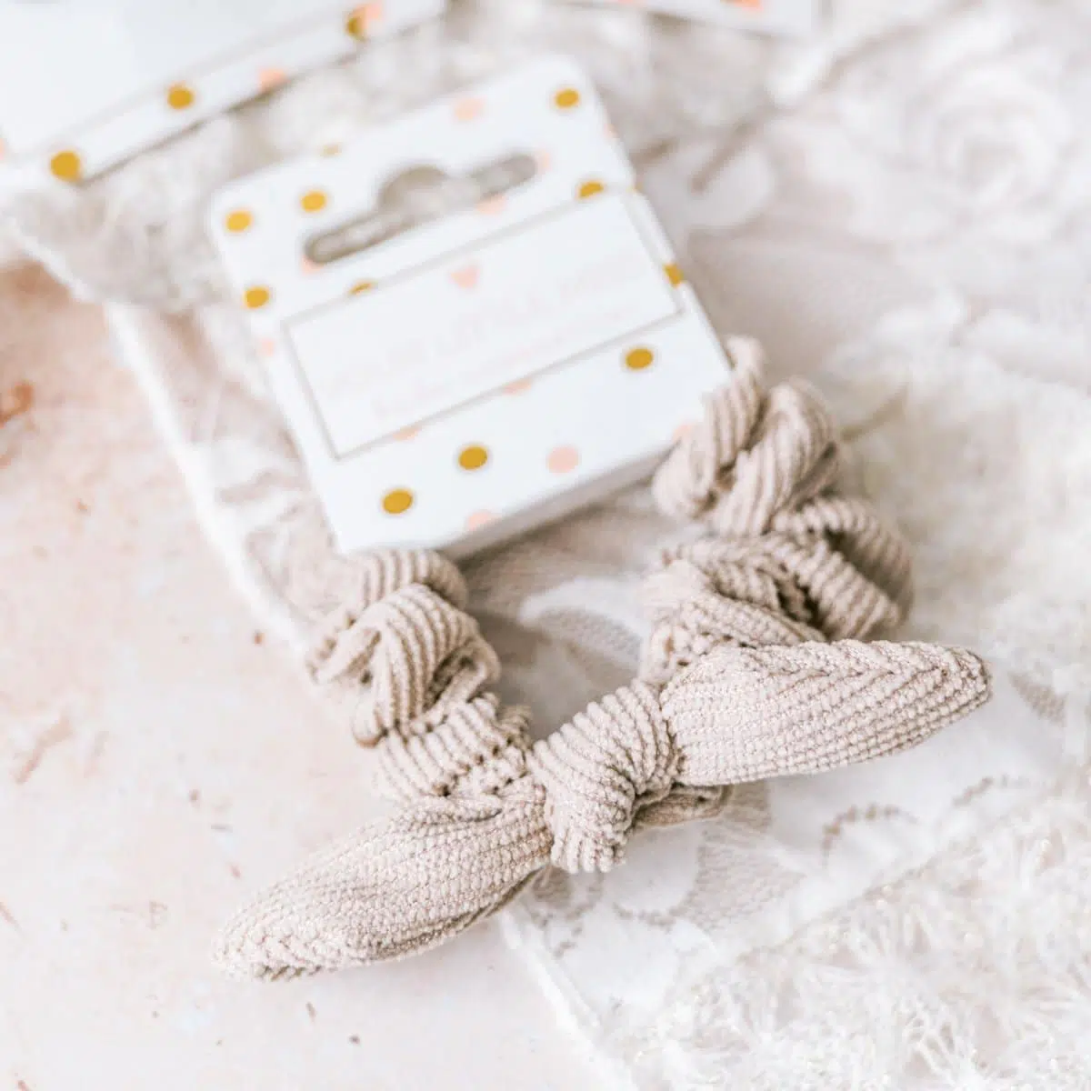 little-miss-mini-scrunchie_schleife-vanilla3