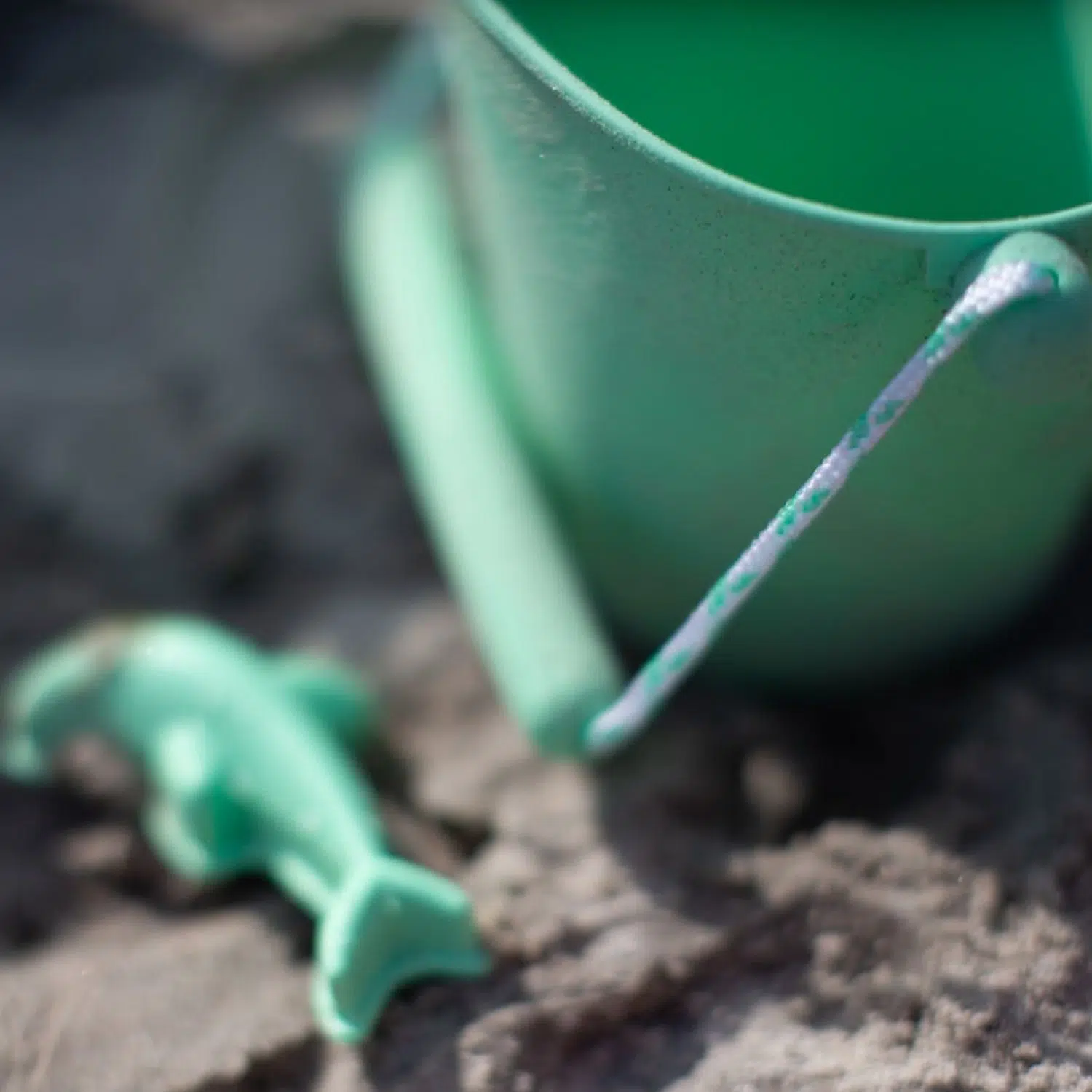 scrunch_eimer_silikon_faltbar_leicht_sandspielzeug_mint_hellgruen_1