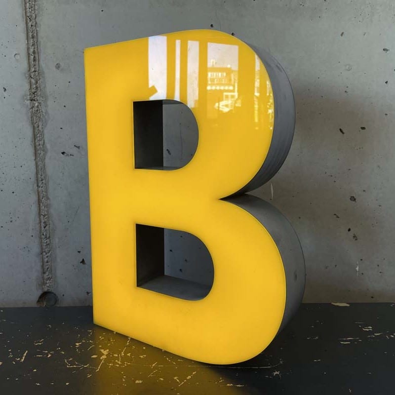 Leuchtbuchstabe B