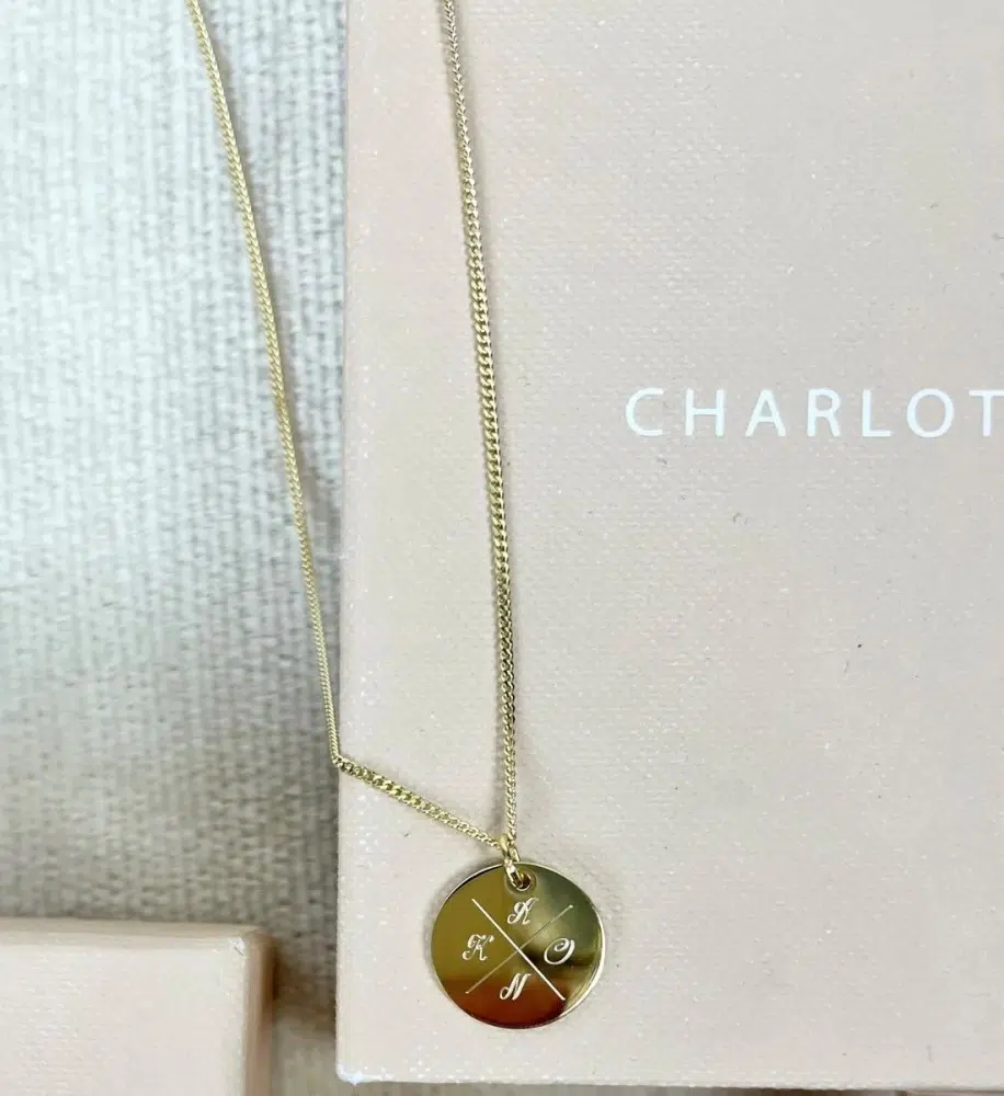 Kette "Grace" mit großem Plättchen, 4 Initialen